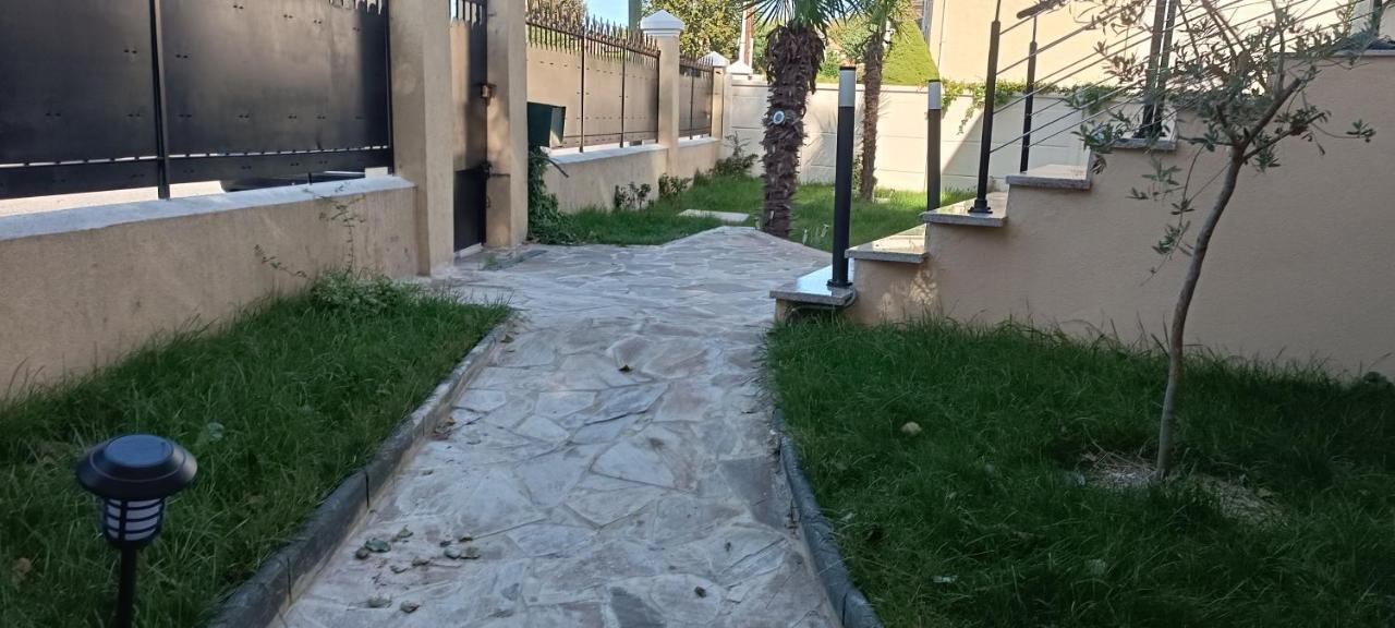 Maison Elegante Et Spacieuse Écouen Kültér fotó